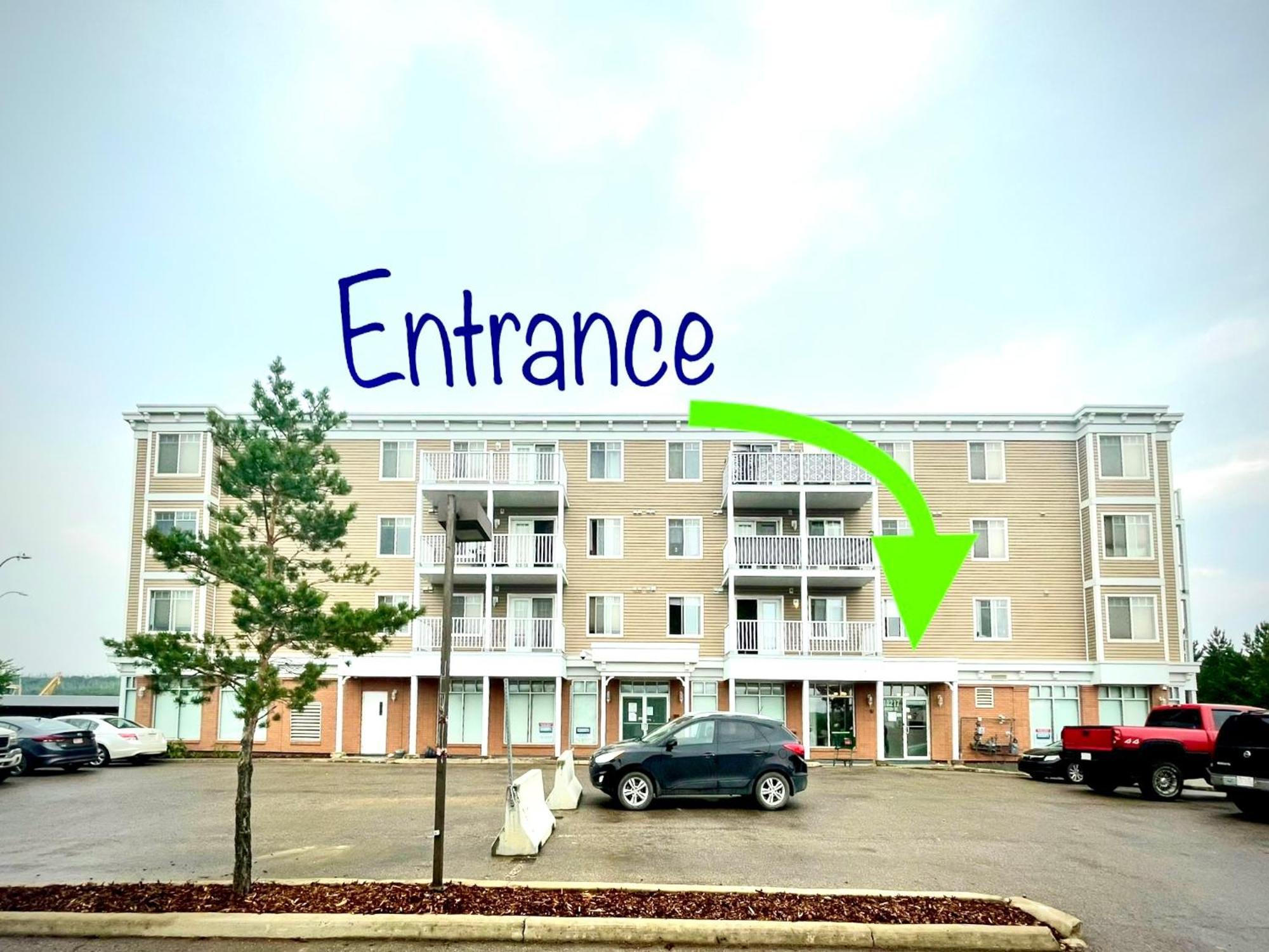 Top Floor Riverfront Condo With Stellar Sunsets! フォートマクマレー エクステリア 写真