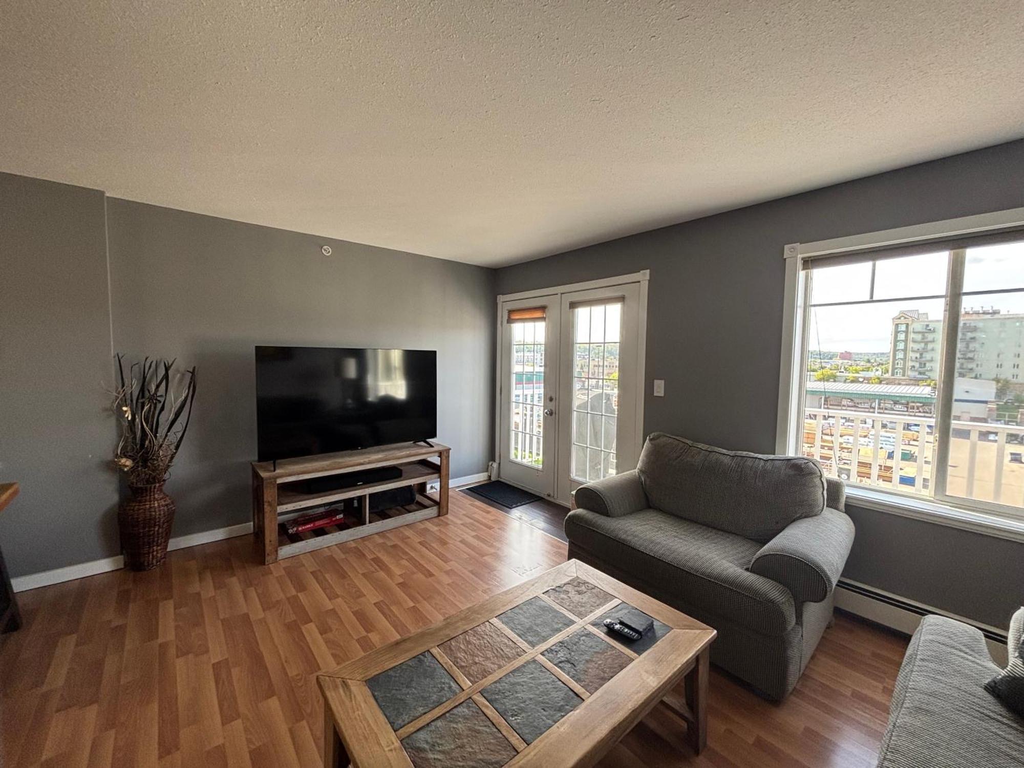 Top Floor Riverfront Condo With Stellar Sunsets! フォートマクマレー エクステリア 写真